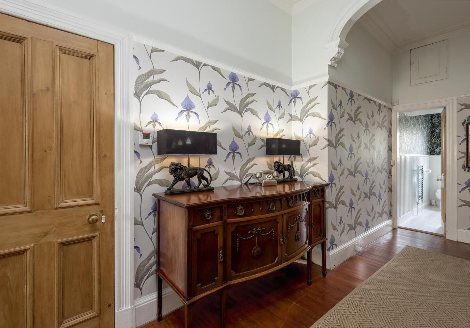 The Lauderdale Street Apartment *